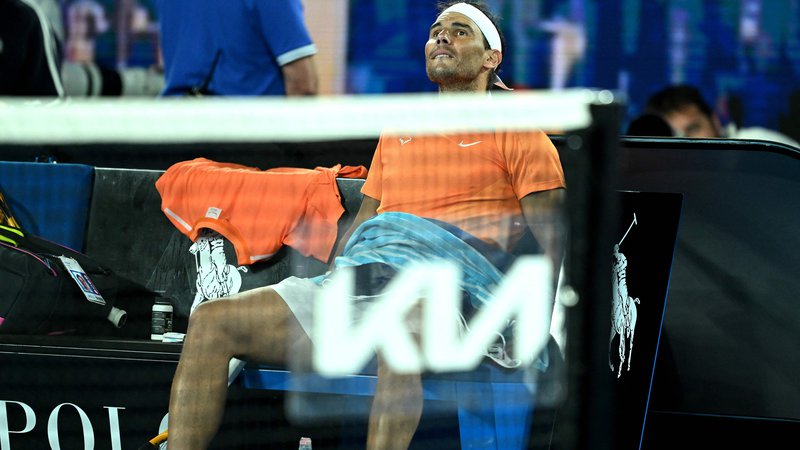 Fotografija: Rafael Nadal med dvobojem s svojim ameriškim krvnikom. FOTO: Manan Vatsyayana/AFP
