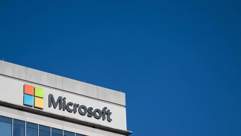Fotografija: Skupni stroški odpuščanj bodo po navedbah Microsofta dosegli 1,2 milijarde dolarjev (1,11 milijarde evrov). FOTO: Saul Loeb/AFP