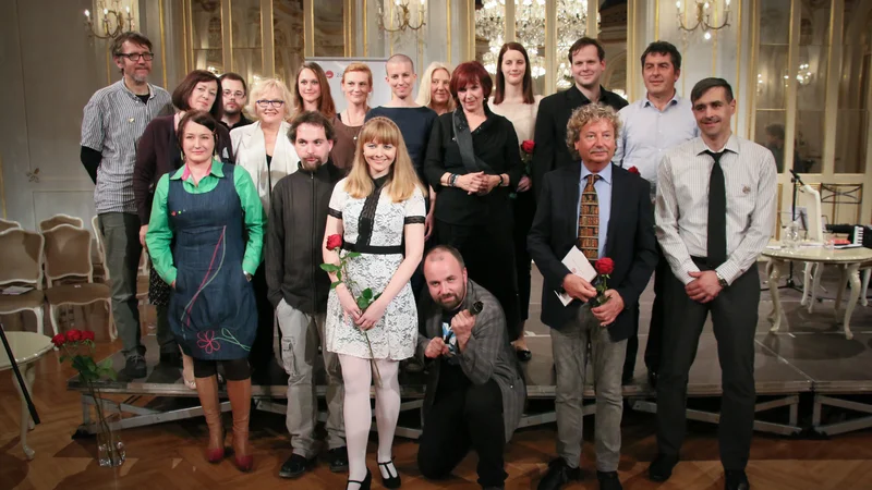 Fotografija: Dosedanji zmagovalci: Rok Vahter, Tomaž Šalamun, Franci Novak, Stanka Hrastelj, Tomislav Vrečar, Veronika Dintinjana, Nina Dragičević, Tanja Božić in Dejan Koban. FOTO: arhiv Pesniškega turnirja