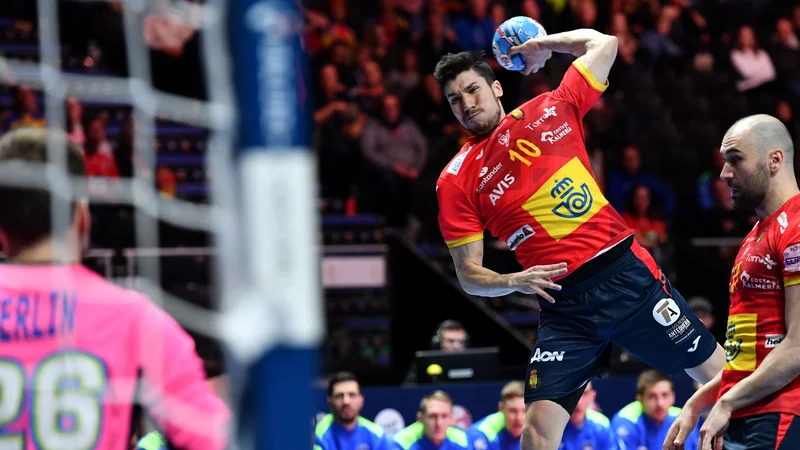 Fotografija: Alex Dušebajev se je pred tremi leti na EP na Švedskem veselil polfinalne zmage proti Sloveniji. FOTO: Reuters