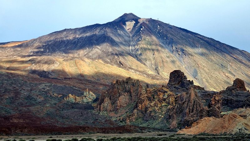 Fotografija: »Vse tukaj izdaja globoko osamljenost, nekaj koz in zajcev je edino znamenje življenja,« je opisal Humboldt pokrajino ob vznožju vulkana Pico del Teide v svojem dnevniku. FOTO: Boštjan Videmšek
