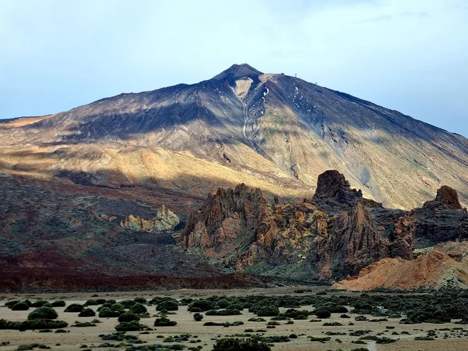 &raquo;Vse tukaj izdaja globoko osamljenost, nekaj koz in zajcev je edino znamenje življenja,&laquo; je opisal Humboldt pokrajino ob vznožju vulkana Pico&nbsp;del Teide v svojem dnevniku. FOTO: Boštjan Videmšek
