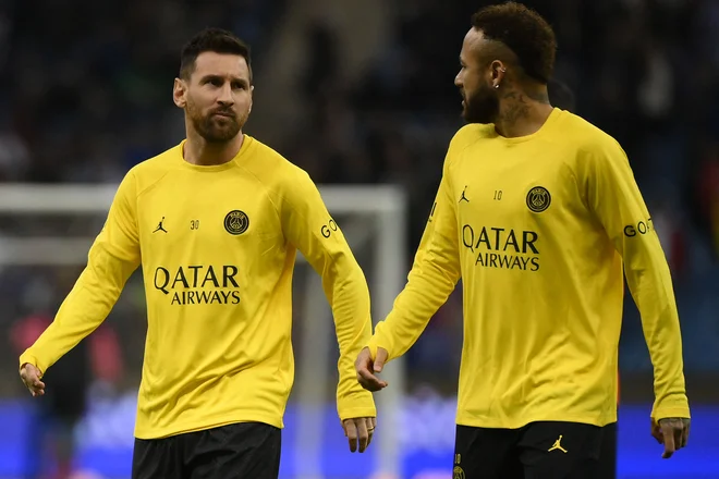 Lionel Messi in Neymar med ogrevanjem. FOTO: Franck Fife/FOTO
