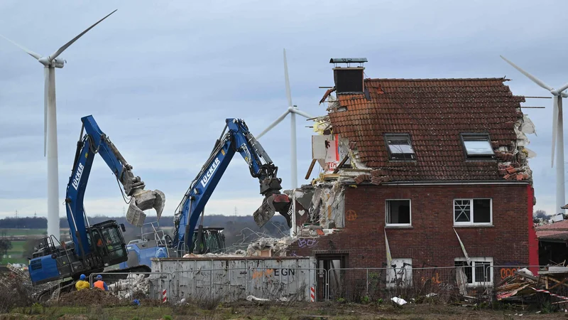 Fotografija: Lützerath je postal simbolno prizorišče ekološkega aktivizma in paradigma zgrešenih energetskih in političnih odločitev Nemčije. FOTO: Ina Fassbender /Afp