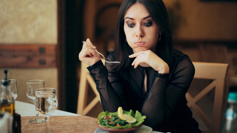 Fotografija: Ortoreksija in druge motnje hranjenja so zapletena bolezen, na katero vpliva več dejavnikov. FOTO: Shutterstock
