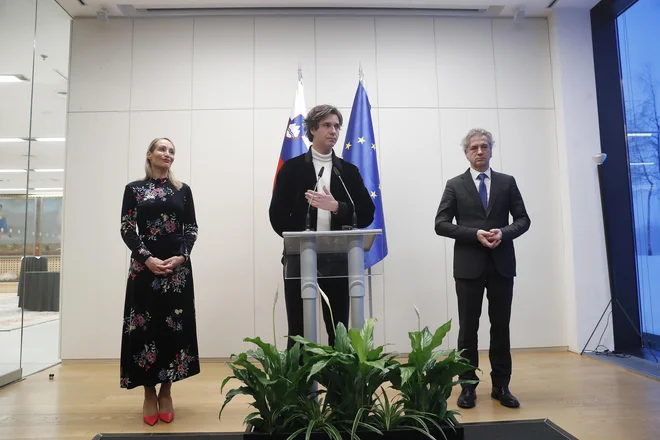 Na Brdu pri Kranju so se ta teden srečali&nbsp;ministrice in ministri&nbsp;Vlade RS ter poslank in poslancev strank vladne koalicije.&nbsp;Sledila je izjava za javnost . FOTO:&nbsp;Leon Vidic/Delo
