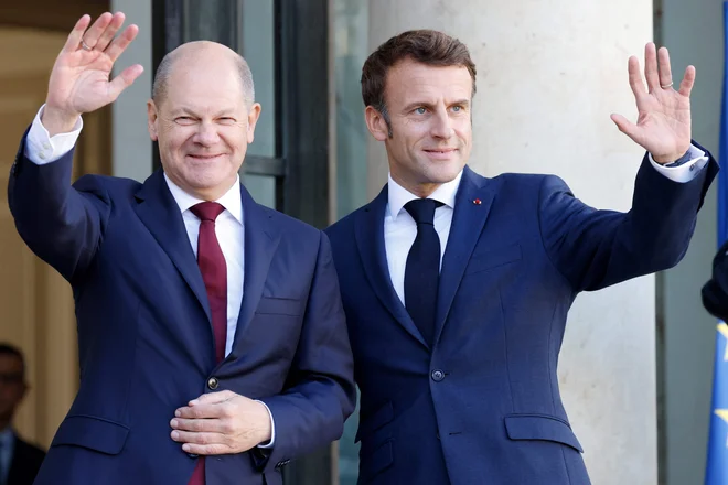 Olaf Scholz in Emmanuel Macron krojita jutrišnjo Evropo. FOTO:&nbsp;Ludovic Marin/AFP
