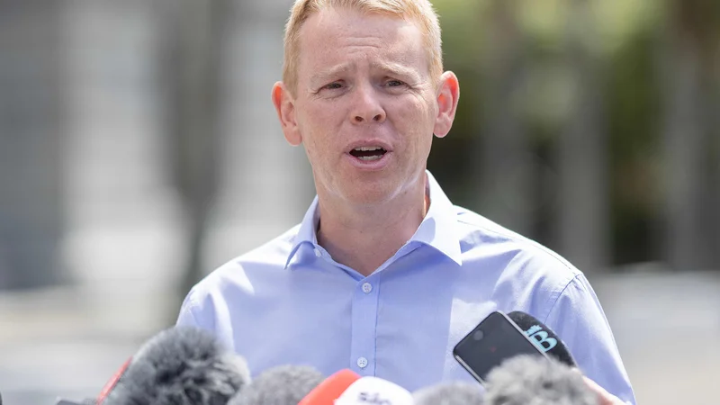 Fotografija: Nov premier Nove Zelandije Chris Hipkins je danes že nagovoril medije. FOTO: Marty Melville/AFP