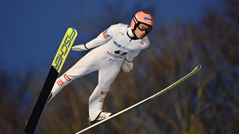 Fotografija: Stefan Kraft je v svojo korist odločil drugo tekmo v Saporu. FOTO: Kazuhiro Nogi/AFP