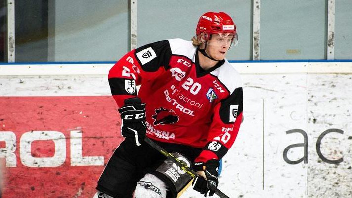 Fotografija: Latvijec Rudolfs Polcs je dosegel en gol za jeseniške hokejiste. FOTO: Alps Hockey League
