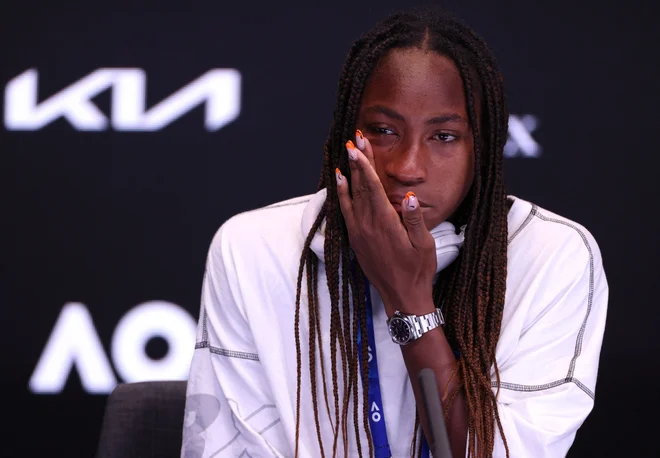 Coco Gauff po porazu ni mogla zadrževati solz. FOTO: Loren Elliott/Reuters
