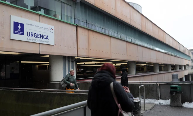 Slovenski gradbinec za gradnjo z javnim denarjem v Sloveniji ostaja nepoplačan. FOTO: Blaž Samec/Delo