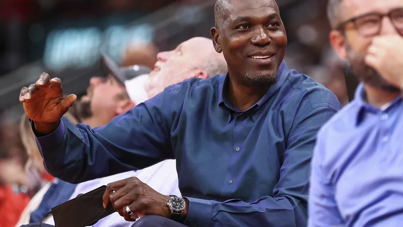 Hakeem Olajuwon, leta 2008 so ga sprejeli v hram slavnih, med tekmo lige NBA v Houstonu. FOTO: Troy Taormina/USA Today Sports
