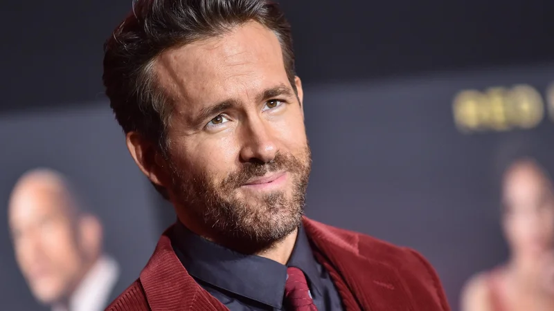 Fotografija: Ryan Reynolds, tudi sam oče treh otrok, je nakazal več kot trikratni znesek, ki so ga dečki potrebovali za enotne športne drese. FOTO: Shutterstock