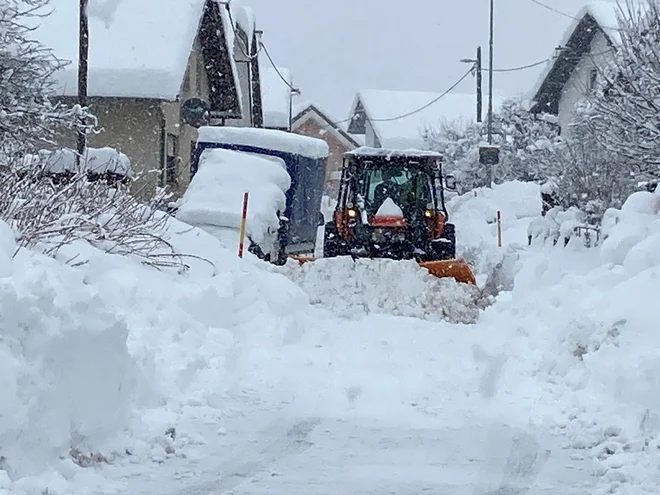 Ponoči je največ snega zapadlo na Notranjskem in Kočevskem FOTO: Simona Fajfar/Delo