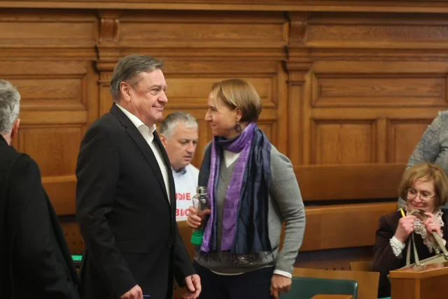 Župan Zoran Janković je mestni svetnici Tini Bregant predlagal, da o tej temi sploh ne bi razpravljali, saj so na občini pripravili izčrpne odgovore. FOTO:&nbsp;Črt Piksi/Delo

