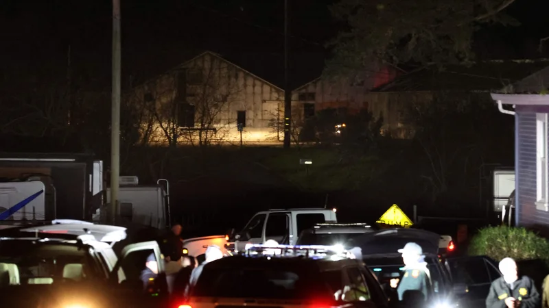 Fotografija: V strelskem napadu so bili štirje ljudje ubiti na kmetiji, trije pa v podjetju za tovornjake na obrobju mesta Half Moon Bay približno 50 kilometrov od San Francisca. FOTO: Justin Sullivan/AFP