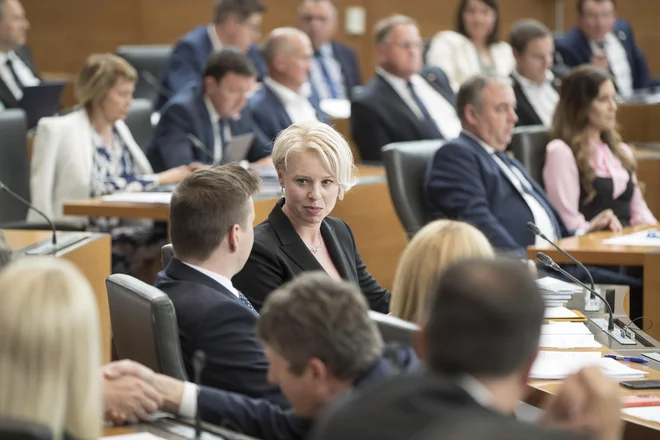 Poslanke in poslanci bodo po skoraj osmih mesecih od nastopa Golobove vlade glasovali o novem paketu ministrskih kandidatov. FOTO: Jure Eržen/Delo
