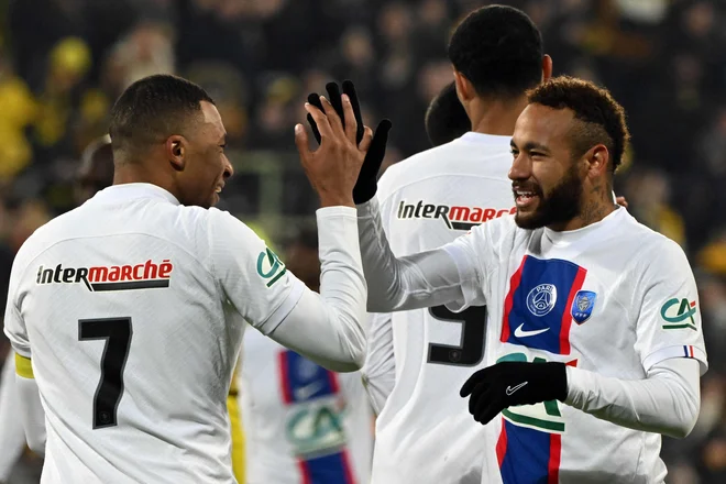 Kylian Mbappe in Neymar sodita med najmočnejša orožja, kar jih premore PSG. FOTO: Francois Lo Presti/AFP
