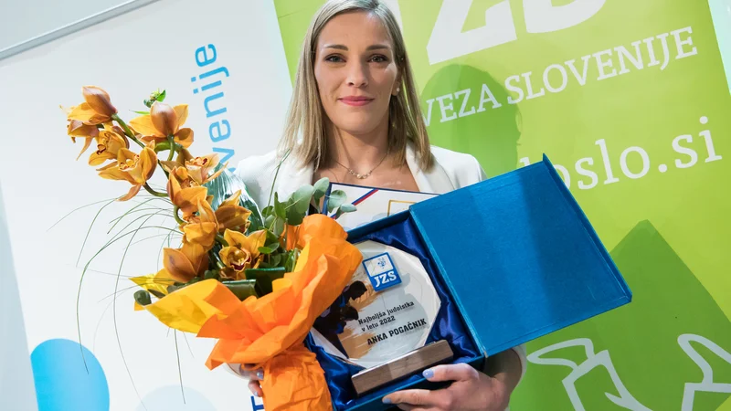 Fotografija: Anka Pogačnik je kar žarela od ponosa, potem ko je prejela priznanje za najboljšo slovensko judoistko leta 2022. FOTO: Rok Rakun/ppr.si