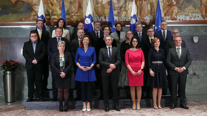 Fotografija: Vlado bo tako po novem sestavljalo 19 ministrstev in en vladni urad. FOTO: Blaž Samec/Delo