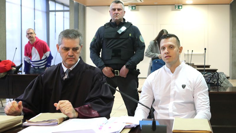 Fotografija: Odvetnik Branko Gvozdič in njegov klient Klemen Kadivec sta predlagala izločitev sodnika. FOTO: Dejan Javornik
