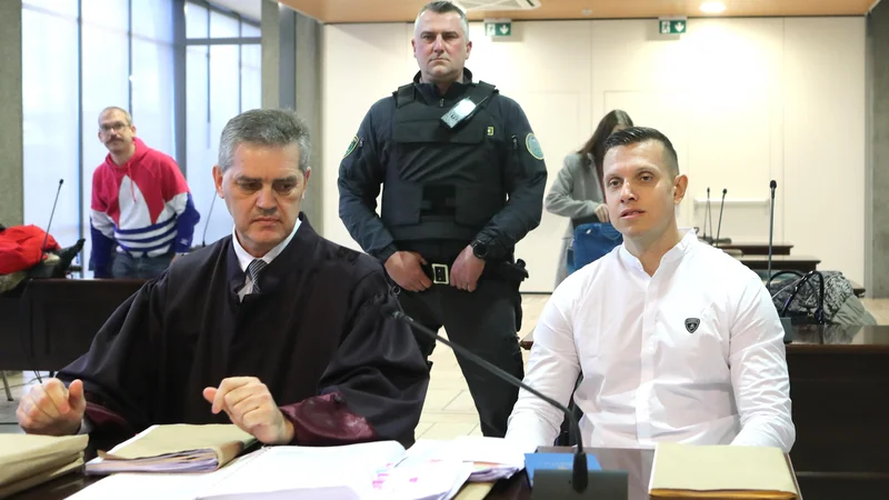 Fotografija: Odvetnik Branko Gvozdič in njegov klient Klemen Kadivec sta predlagala izločitev sodnika. FOTO: Dejan Javornik