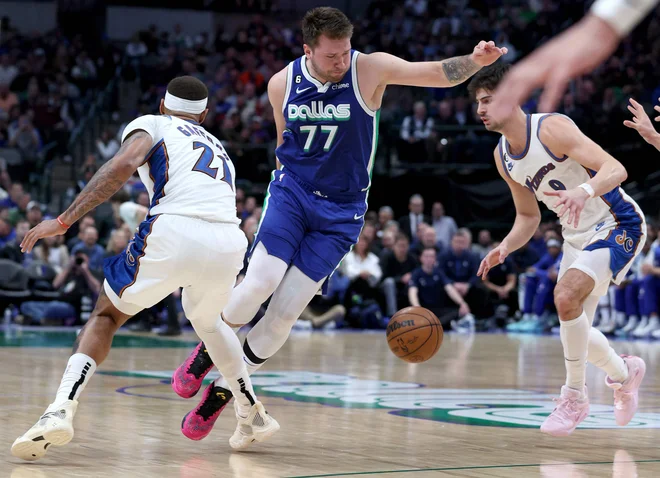Luka Dončić je&nbsp;za Dallas Mavericks poleg 41 točk nanizal še 15 skokov in šest podaj, a ni zadostovalo. FOTO: Afp
