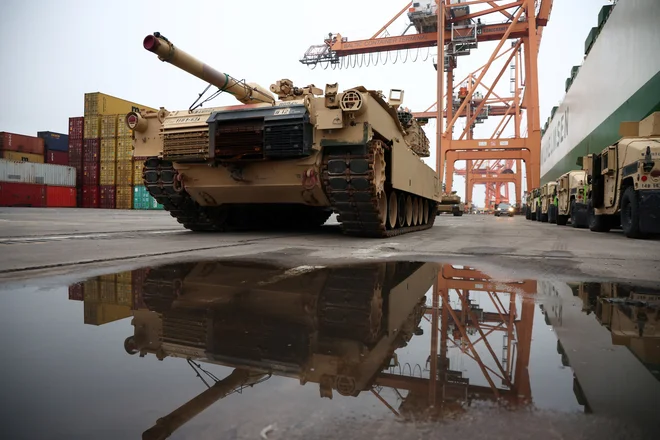 Po neuradnih podatkih naj bi Američani&nbsp;Ukrajini dobavili 30 tankov.&nbsp;FOTO: Kacper Pempel/Reuters
