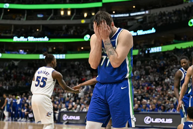 Luka Dončić ni mogel verjeti, da je Dallas zapravil še eno priložnost za zmago. FOTO: Jerome Miron/USA Today Sports
