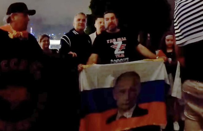 Srđan Đoković se je fotografiral z ruskimi nacionalisti. FOTO: youtube
