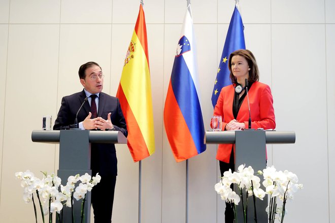 Španski zunanji minister José Manuel Albares​ in njegova slovenska gostiteljica Tanja Fajon. FOTO: MZZ
