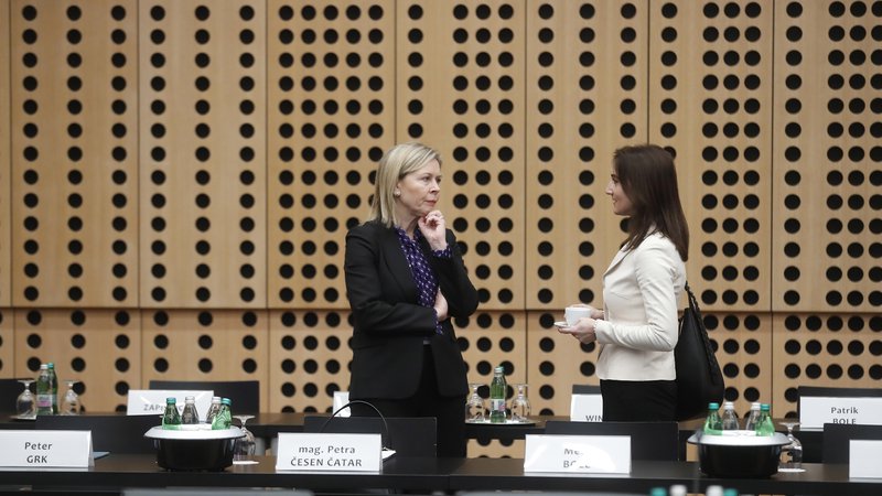 Fotografija: Kar tri od štirih za zunanjo politiko – ki je bila do zdaj trdno moško področje – ključnih položajev v državi prvič zasedajo ženske. FOTO: Leon Vidic/Delo
