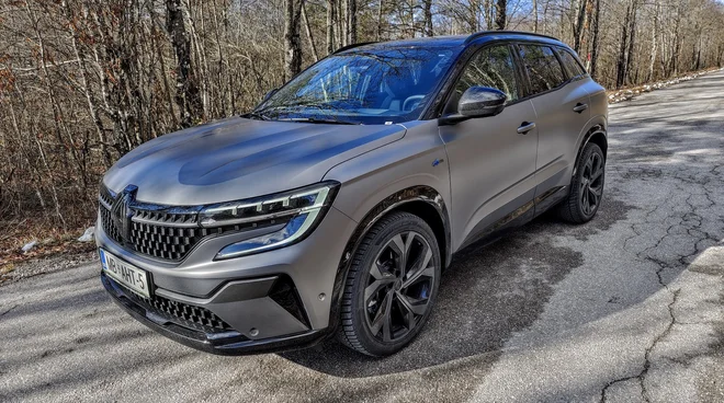Renault austral zamenjuje dosedanji model kadjar, nima več dizelskega pogona, pač pa hibridnega.
FOTO: Jan Jolič Lieven