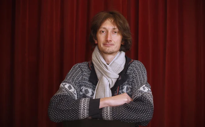 Matija Solce pravi, da letos nimajo samo največ dogodkov doslej, preizkusili bodo tudi podoknice na starodobnem gasilskem avtu. FOTO: Blaž Samec/Delo
