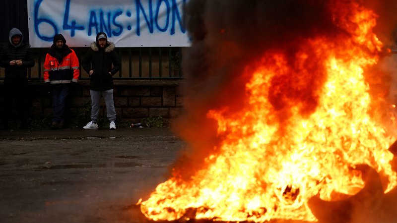 Fotografija: Četrtkov protest v pristanišču Saint-Nazaire

FOTO: Stephane Mahe/Reuters

