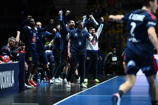 Francozi se veselijo novega finala. FOTO: Jonathan Nackstrand/AFP
