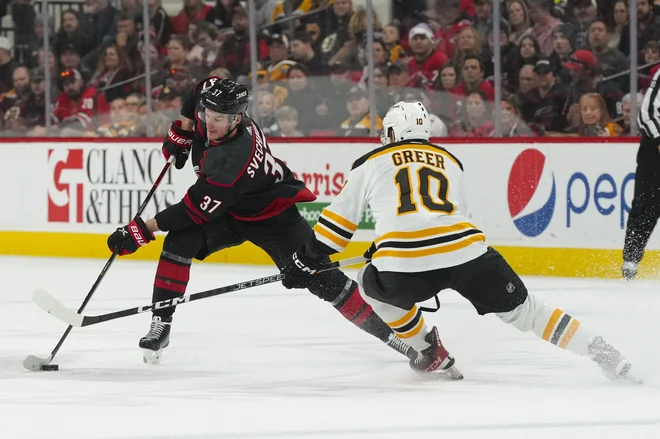 Zasedba iz Severne Karoline Hurricanes je na tekmi v Raleighu podaljšala niz zmag na pet. FOTO:&nbsp;James Guillory/USA Today Sports
