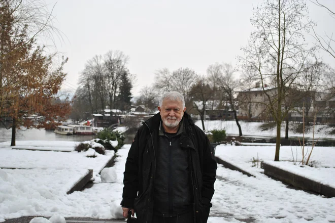 &raquo;Hvaležen življenju, pravim srečanjem s pravimi ljudmi, Veneri in Fortuni. Pa slovenski medicini, z imeni in priimki, da sem še tu,&laquo; pravi Igor M. Ravnik. FOTO: Tomaž Gerdina
