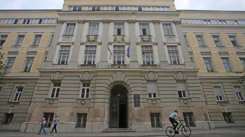 Fotografija: Okrožno sodišče v Mariboru je obdolženega spoznalo za krivega in ga obsodilo na tri leta in pol zapora. Sodba še ni pravnomočna. FOTO: Tadej Regent/Delo
