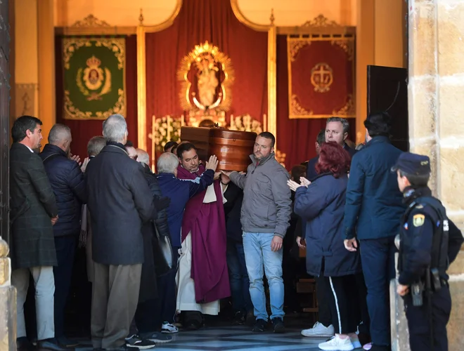 Pogreb umrlega cerkovnika je bil v&nbsp;Algecirasu minuli petek. FOTO:&nbsp;Cristina Quicler/AFP
