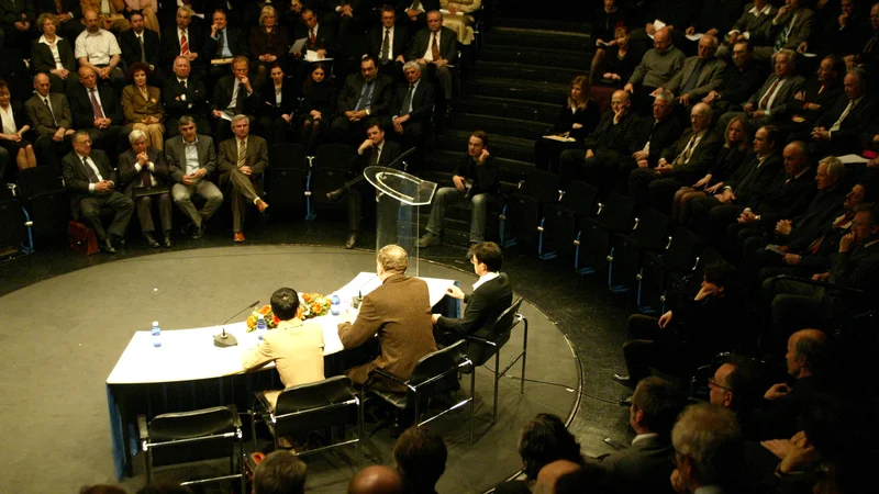 Ob ustanovtvi Foruma 21 leta 2004 so napovedali ukvarjanje s premišljevanji o najbolj relevantnih vprašanjih prihodnosti in slovenske družbe; podobno za svojo platformo napoveduje Anže Logar. FOTO: Blaž Samec
