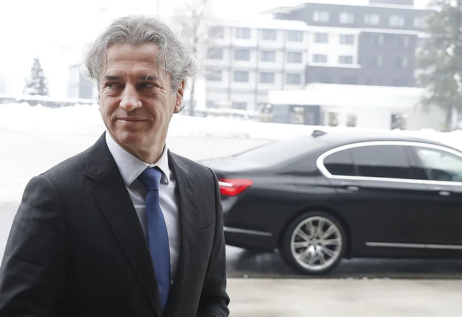 Predsednik vlade dr. Robert Golob je gostil četrto srečanje poslank in poslancev strank vladne koalicije ter ministric in ministrov. FOTO: Blaž Samec/Delo
