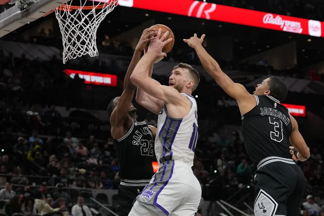 Litovec Domantas Sabonis je bil nerešljiva uganka za košarkarje San Antonia. FOTO: Daniel Dunn/Usa Today Sports
