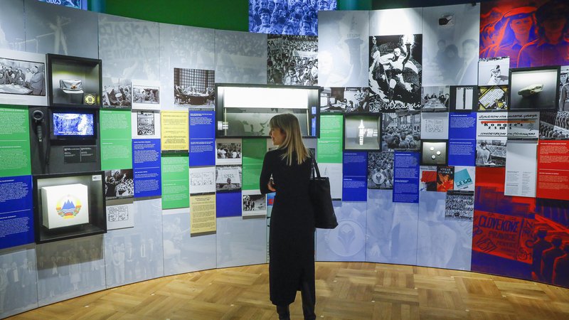 Fotografija: Muzej novejše zgodovine slovensko osamosvojitev tematizira v dveh sobah. FOTO: Jože Suhadolnik/Delo
