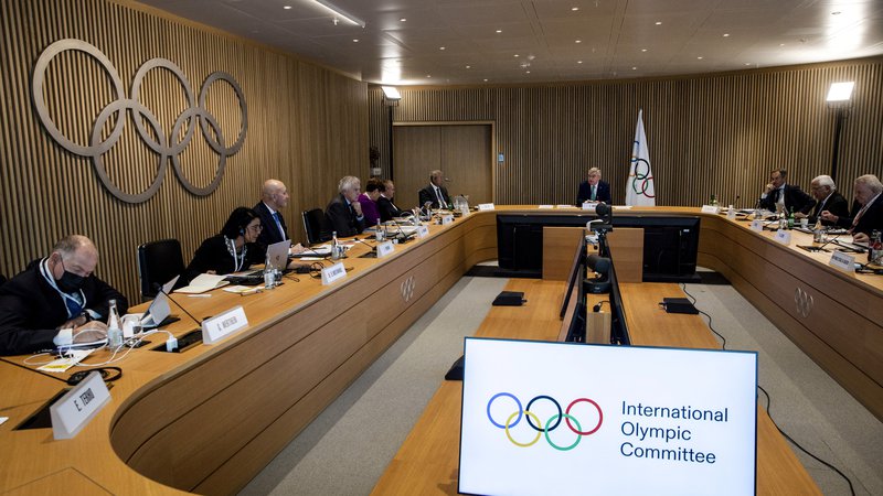 Fotografija: Vodilni možje Mednarodnega olimpijskega komiteja se bodo soočili z nehvaležno odločitvijo o tem, ali bodo Rusiji in Belorusiji prižgali zeleno luč za vrnitev na športna tekmovanja. FOTO: Denis Balibouse/Reuters
