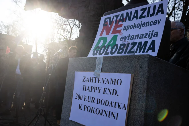 Nezadovoljstvo, takšno in drugačno, raste kot gobe po dežju. FOTO ČRT PIKSI
