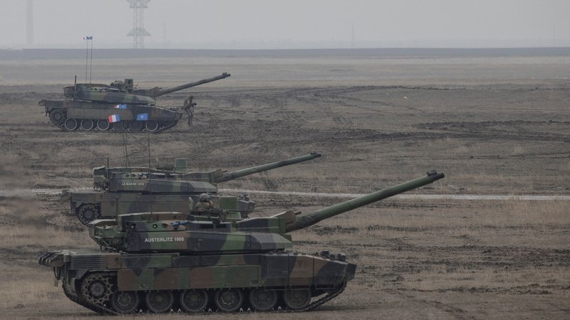 Fotografija: Francija za zdaj ne bo poslala v Ukrajino tankov leclerc. FOTO: Inquam/George Calin/Reuters
