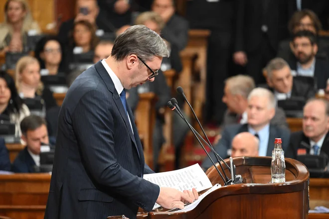 Vučić je vztrajal, da&nbsp;kot predsednik države ne bo nikoli priznal neodvisnosti Kosova niti njegovega sprejema v Združene narode ter da &raquo;predaja in kapitulacija nista opciji&laquo;. FOTO: Andrej Isakovic/AFP
