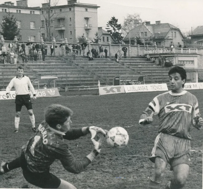 Zoran Ubavič je bil zelo iznajdljiv strelec, v kazenskem prostoru je bil vselej nevaren za tekmece. Foto dokumentacija Dela
